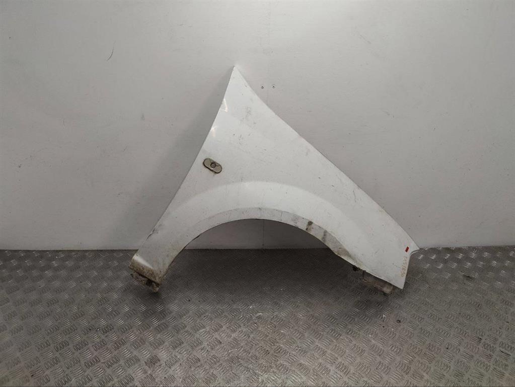 Крыло переднее правое