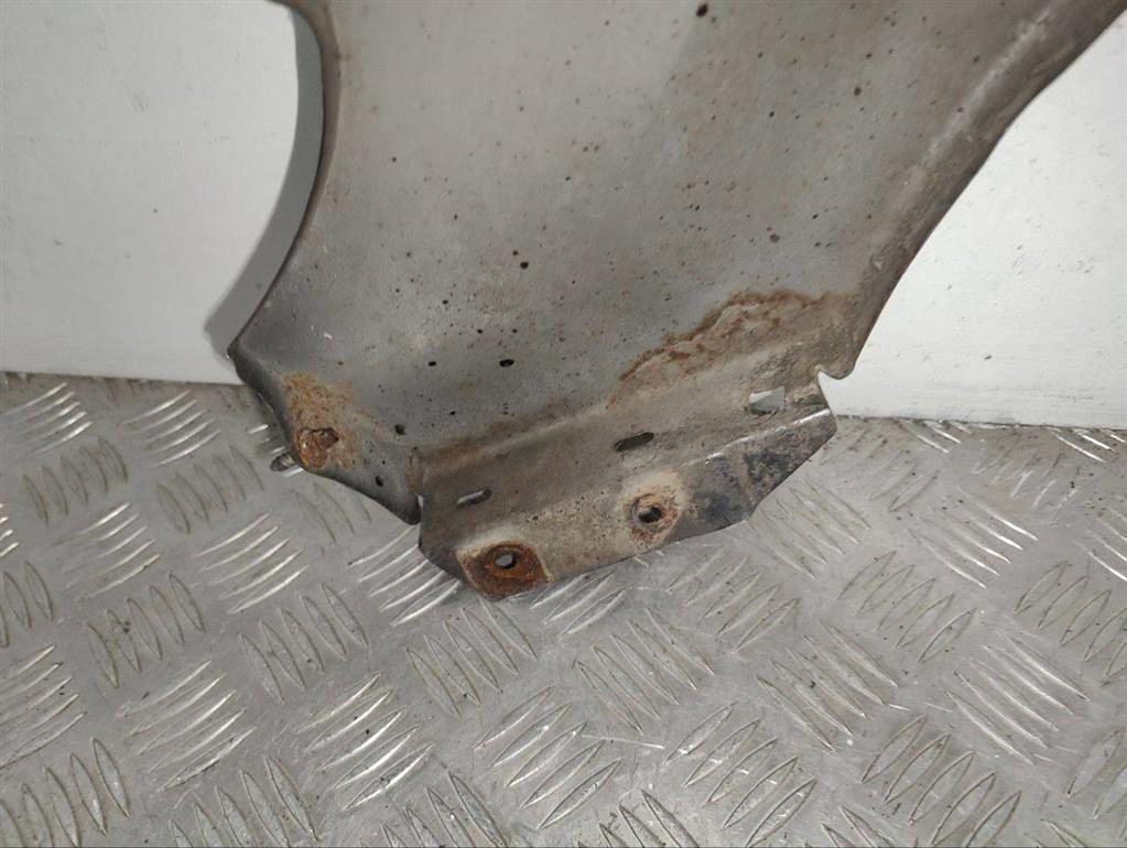 Крыло переднее правое