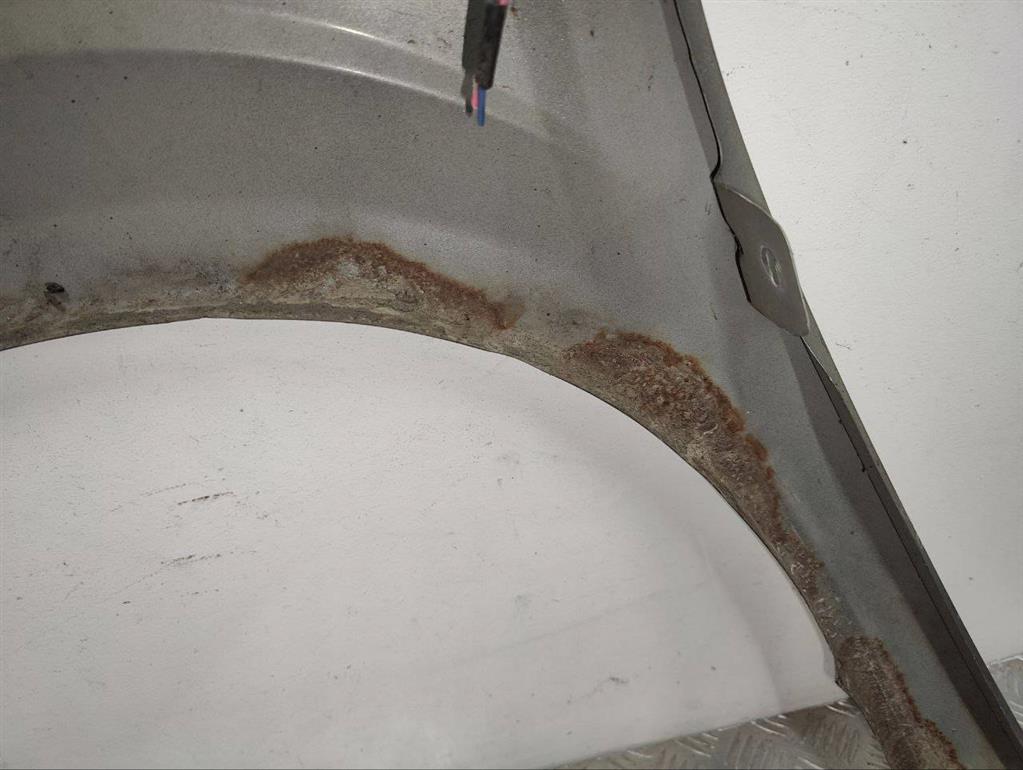 Крыло переднее правое