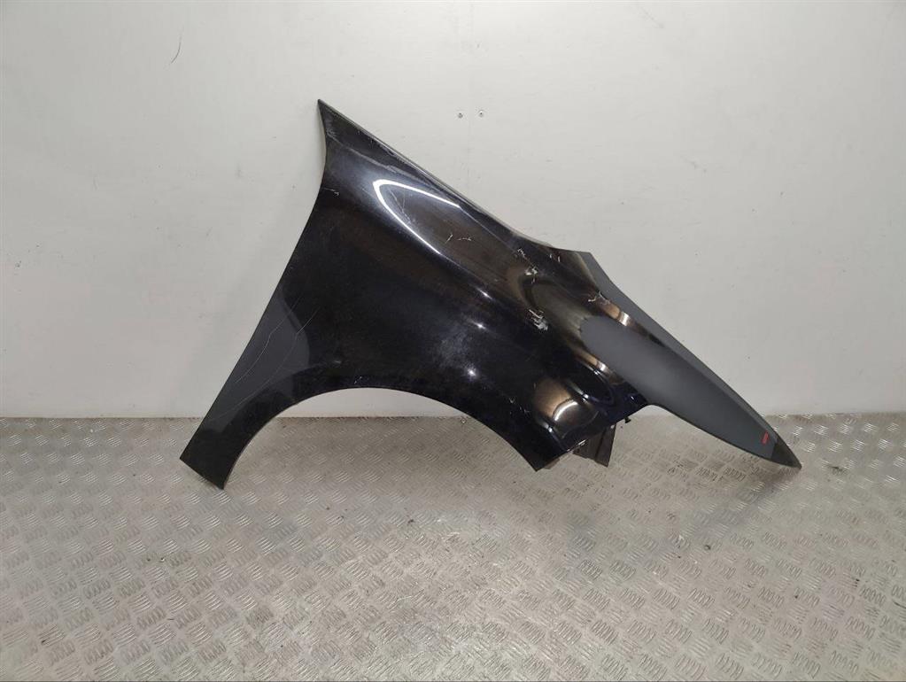 Крыло переднее правое