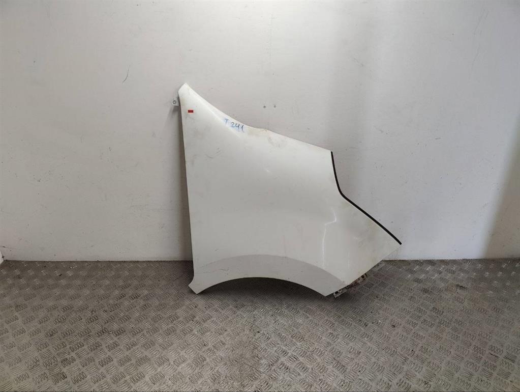 Крыло переднее правое