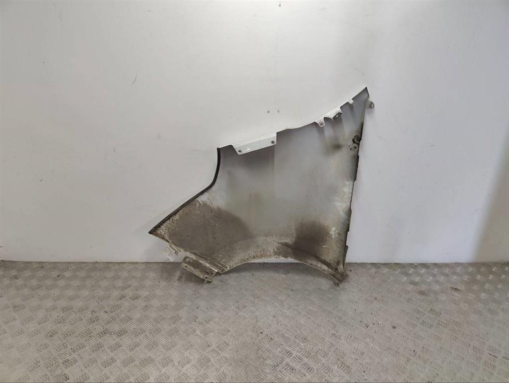 Крыло переднее правое