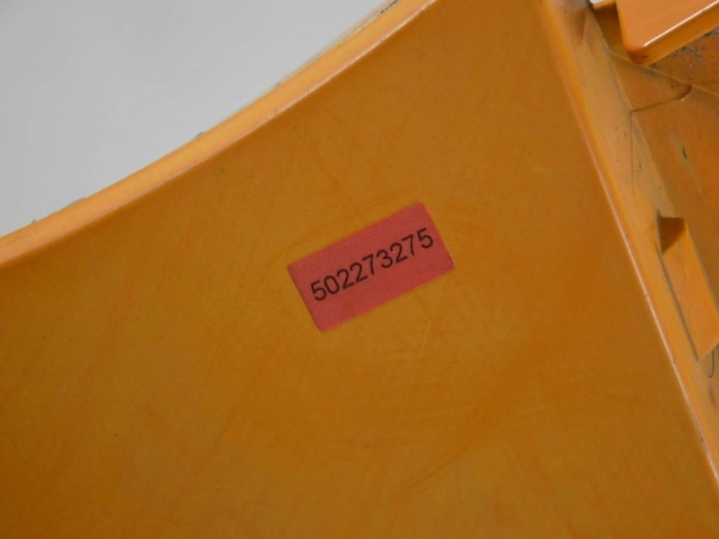 Крыло переднее правое