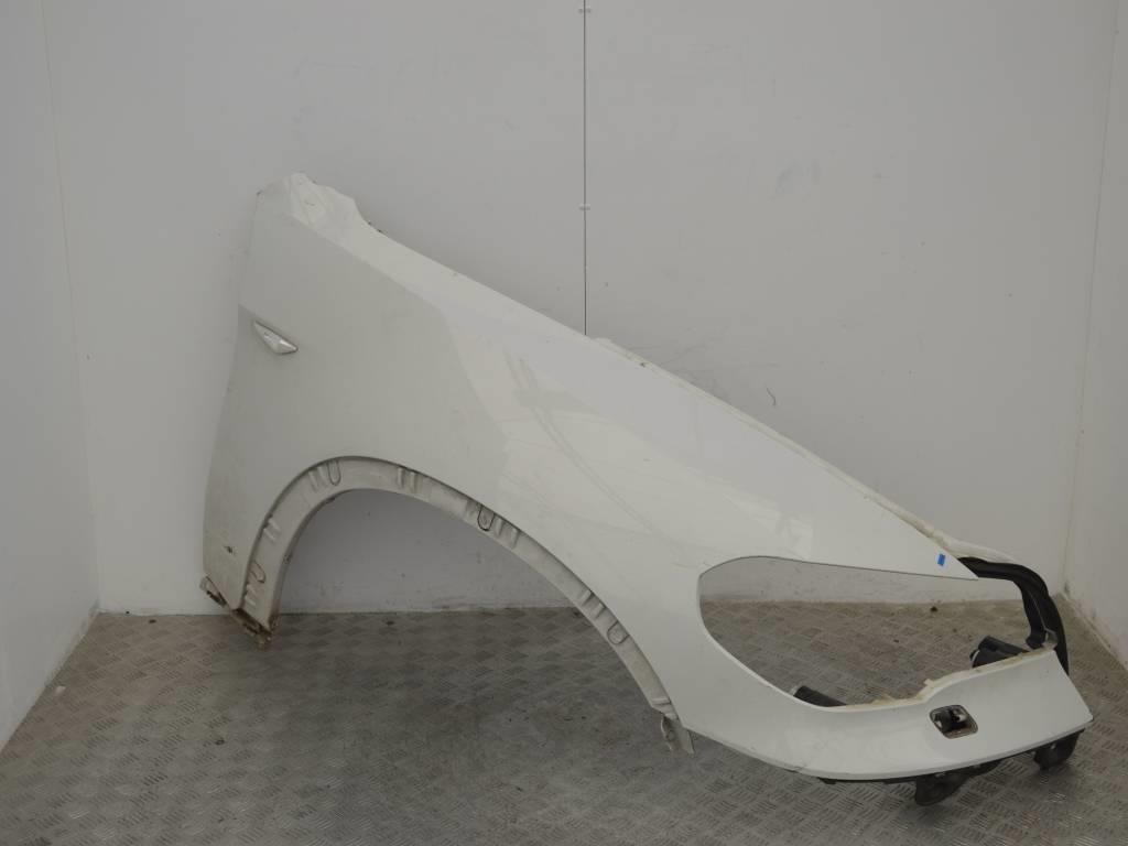 Крыло переднее правое