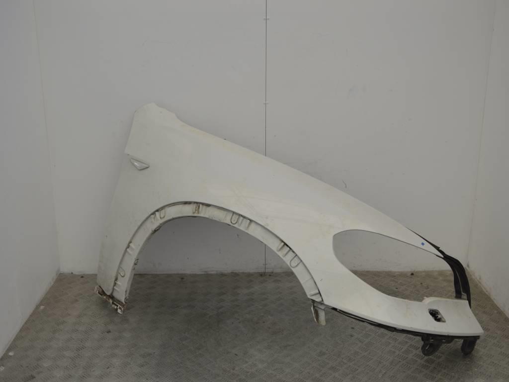 Крыло переднее правое