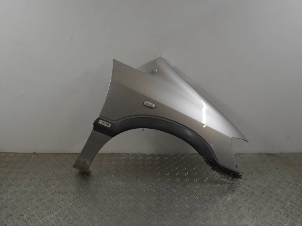 Крыло переднее правое