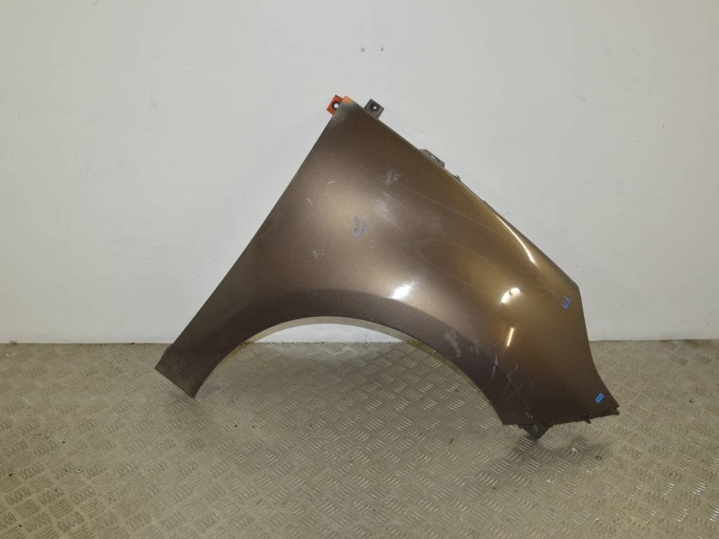 Крыло переднее правое