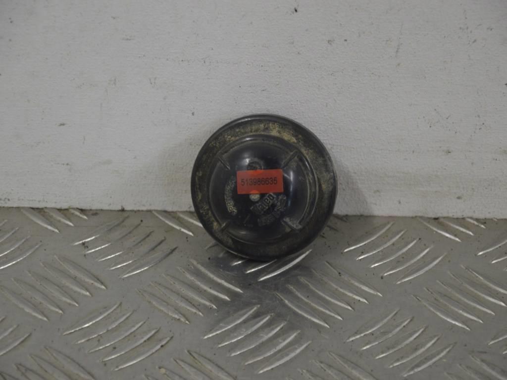 Крышка (заглушка) задняя фары левой