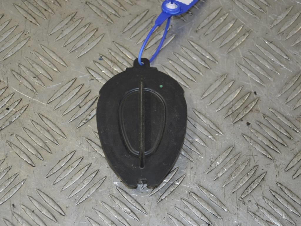 Крышка (заглушка) задняя фары правой