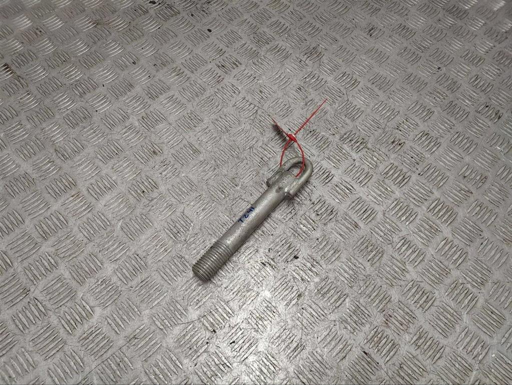 Крюк буксировочный