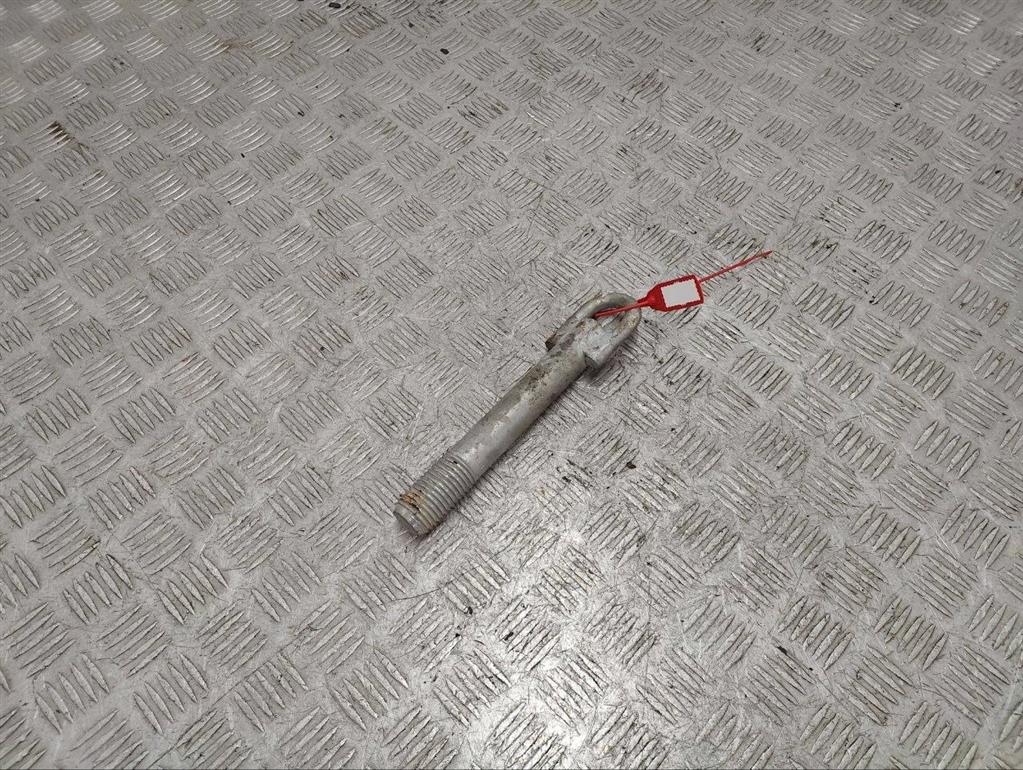 Крюк буксировочный