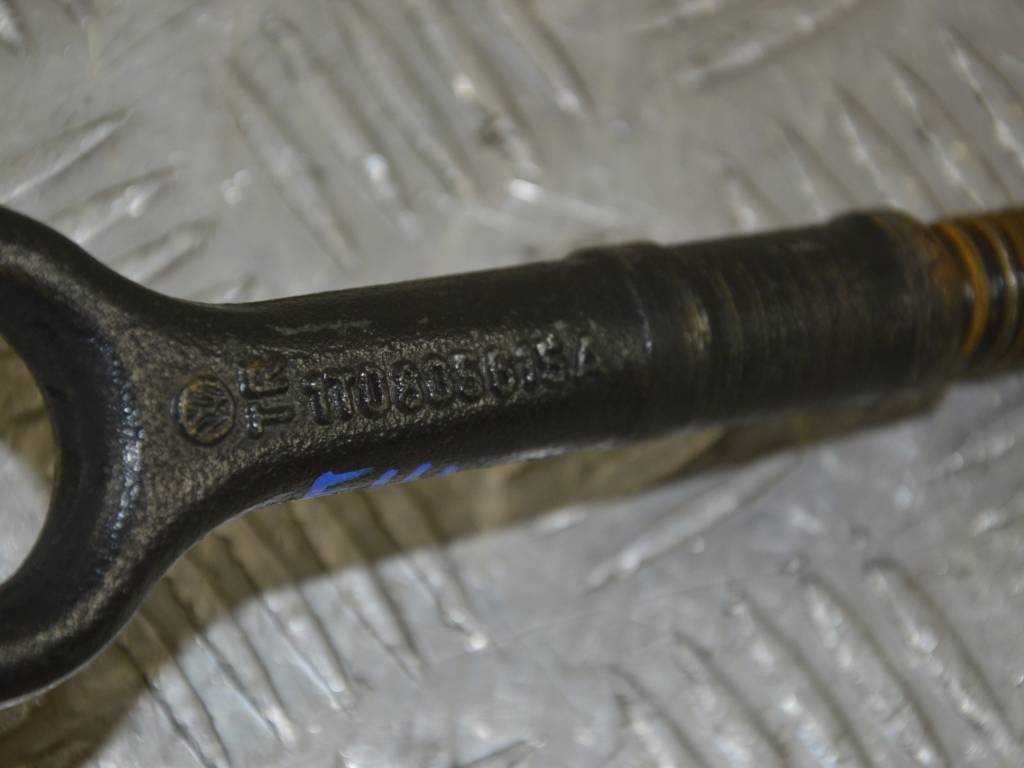 Крюк буксировочный