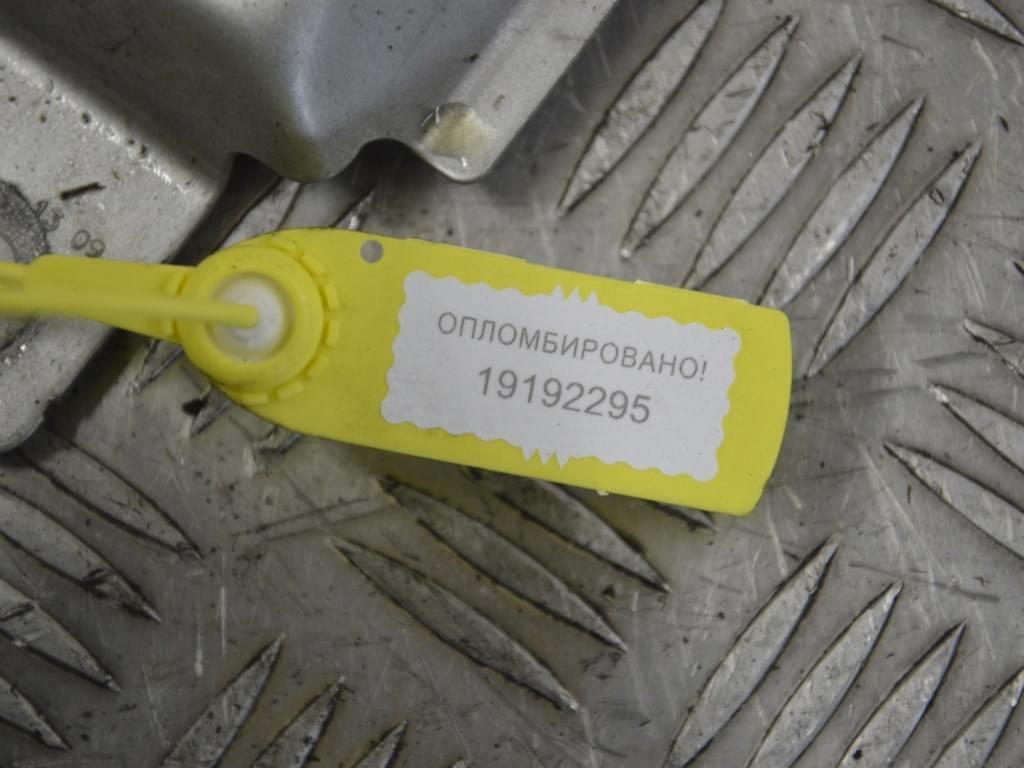 Крюк капота