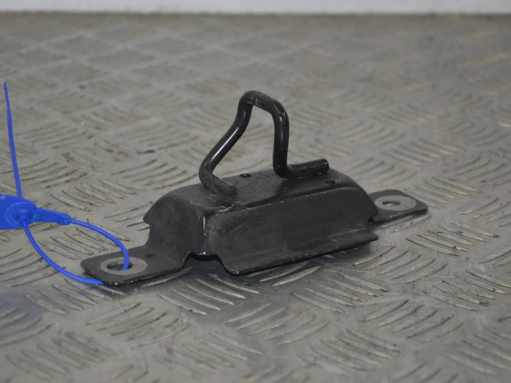 Крюк капота