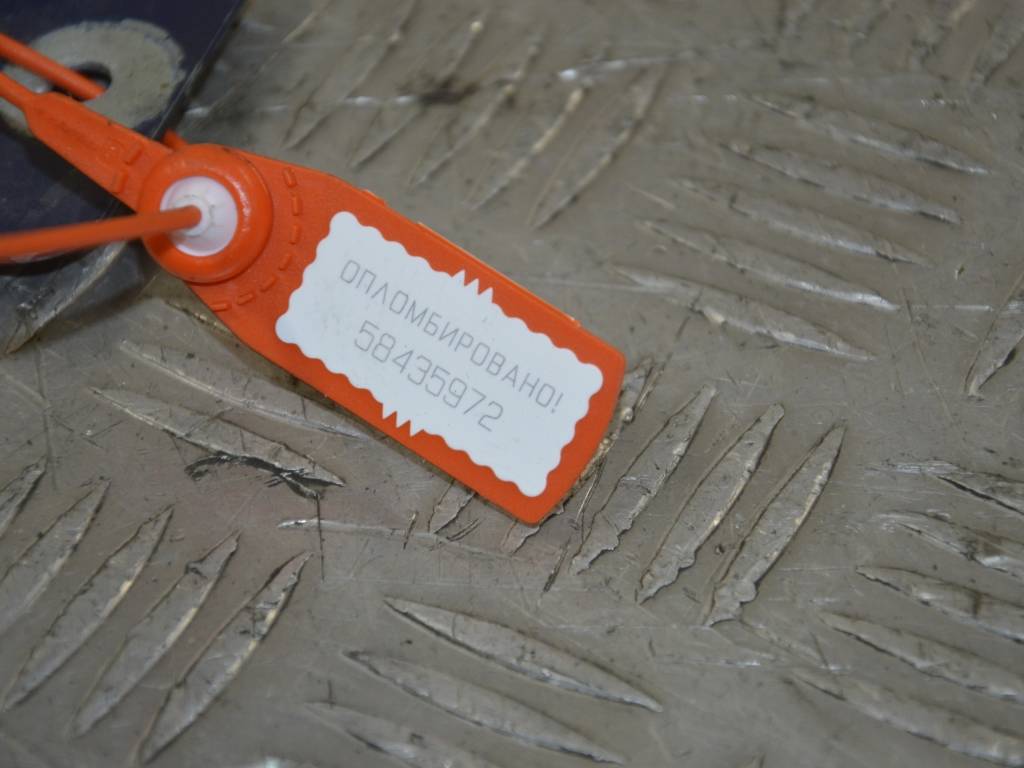 Крюк капота