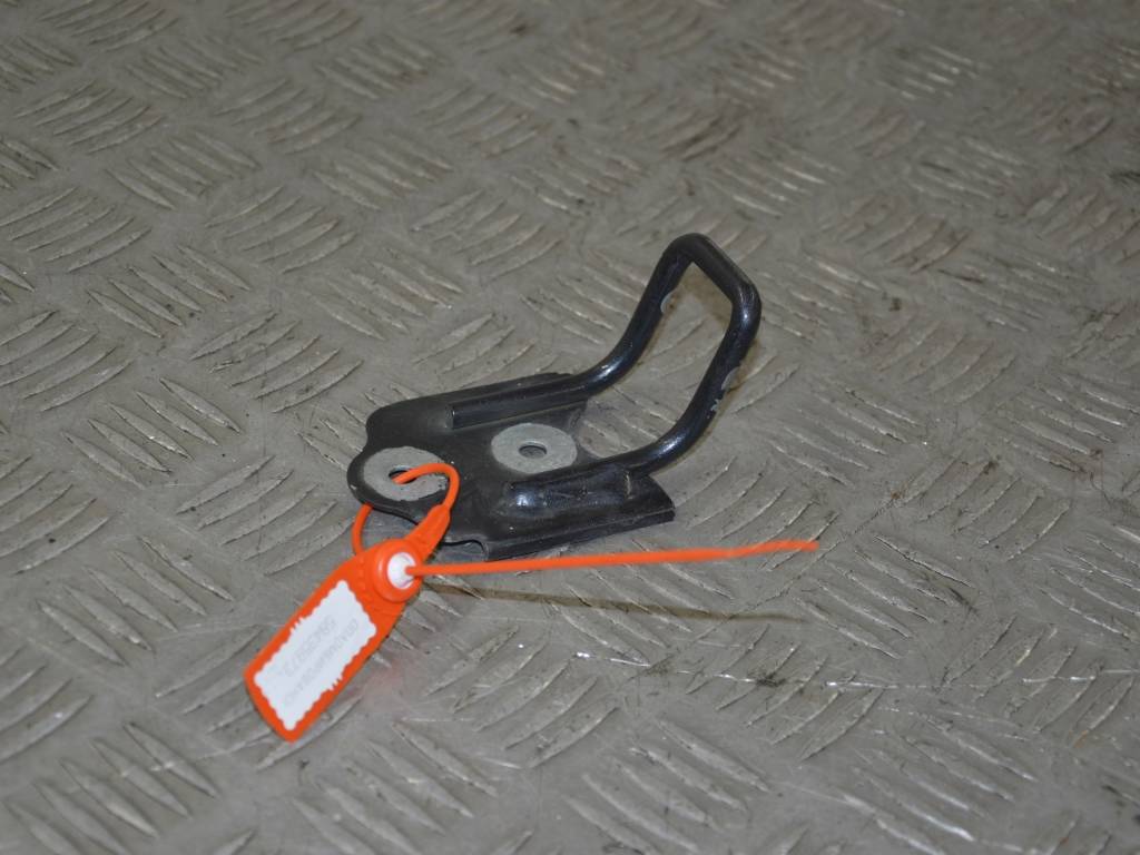 Крюк капота