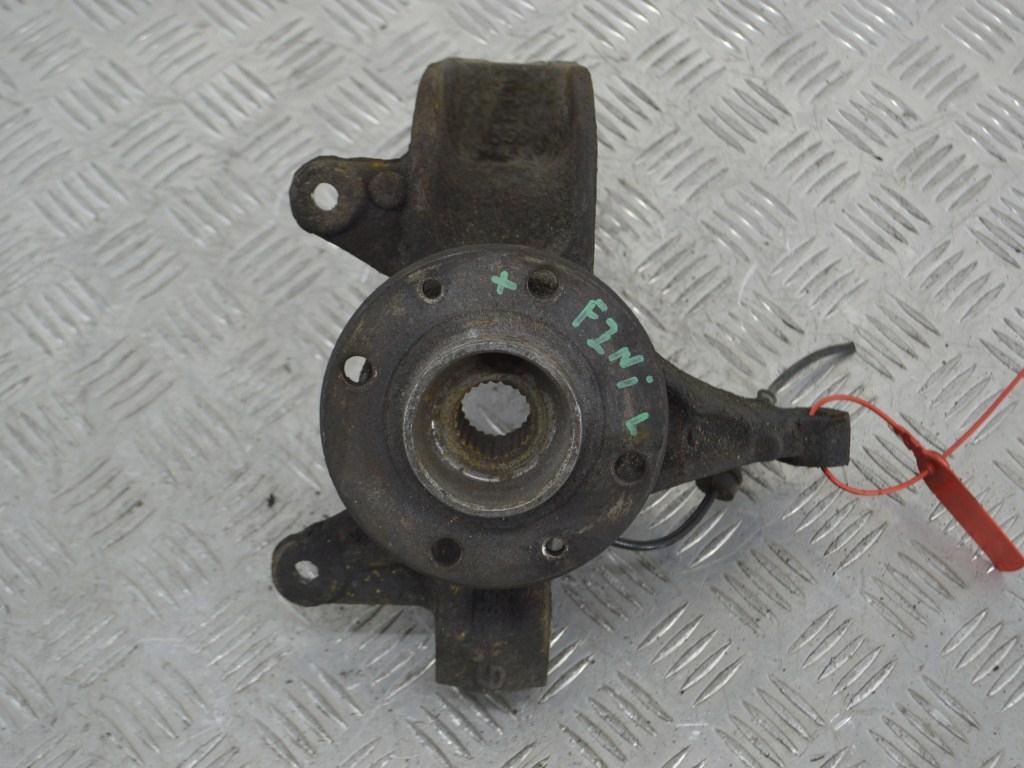 Кулак поворотный левый Renault Megane 2 (2002-2008)