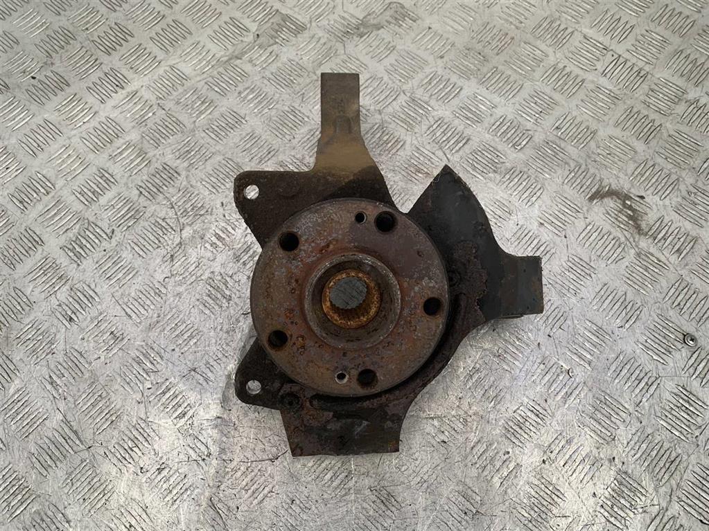 Кулак поворотный левый