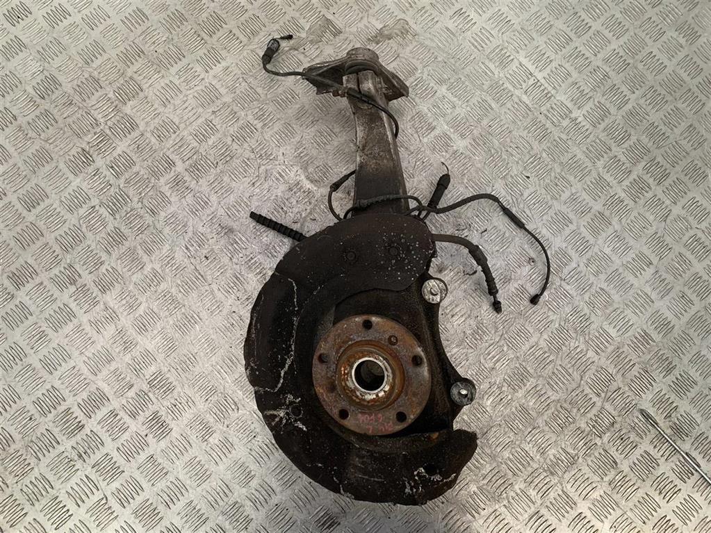 Кулак поворотный левый