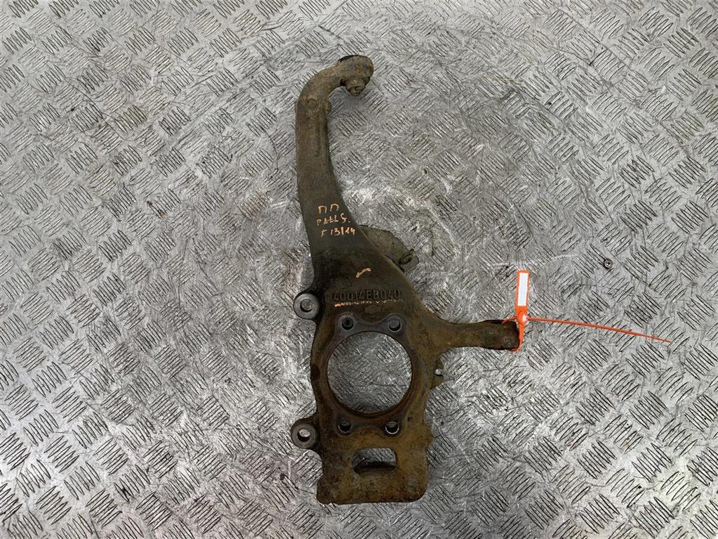 Кулак поворотный правый