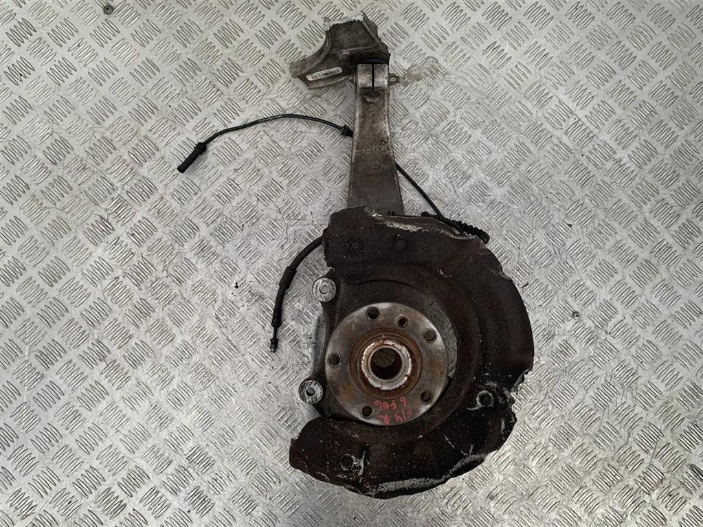 Кулак поворотный правый