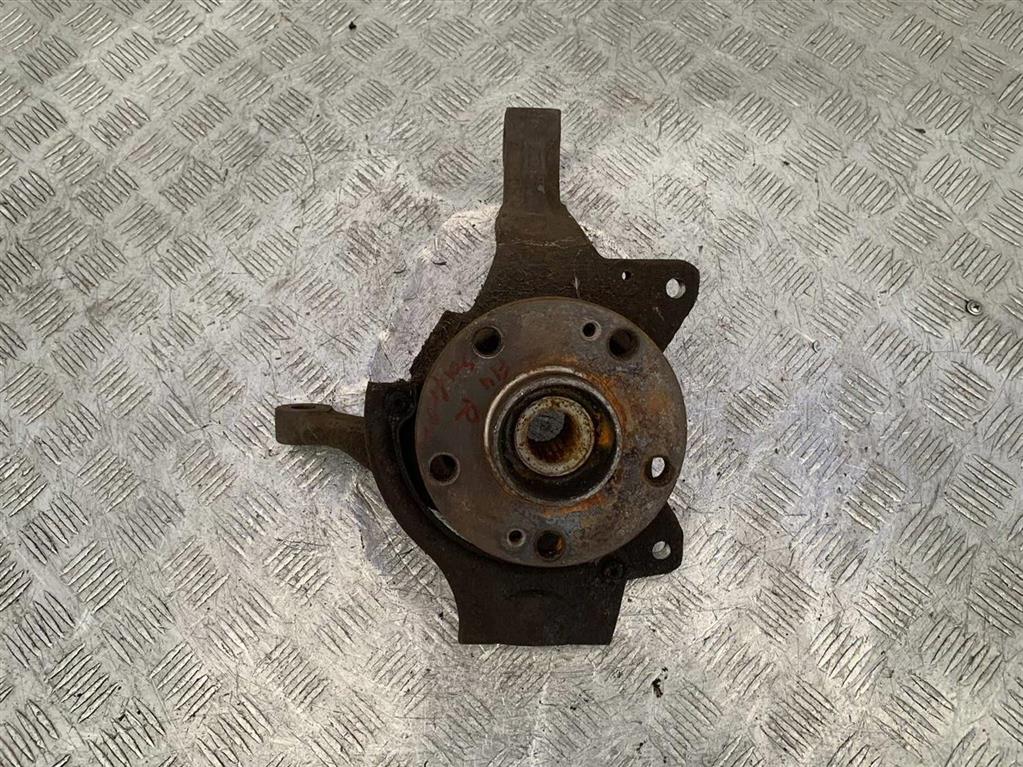 Кулак поворотный правый