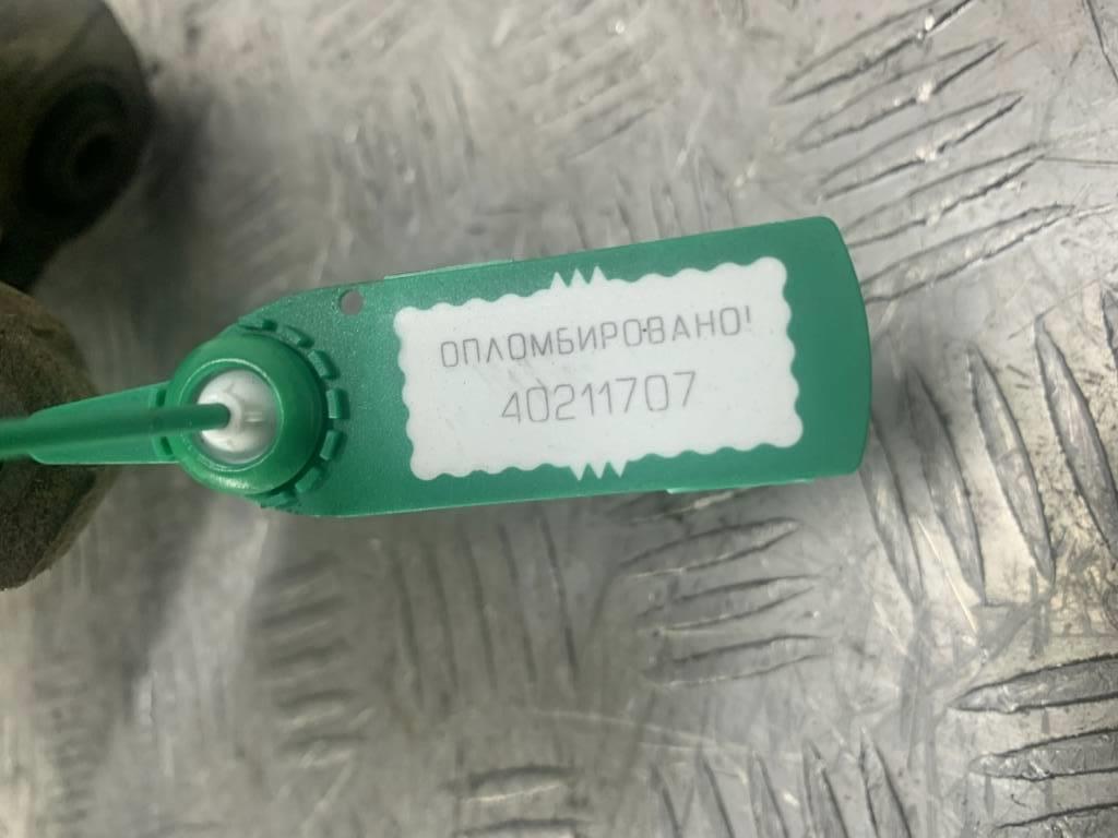 Кулак задний правый