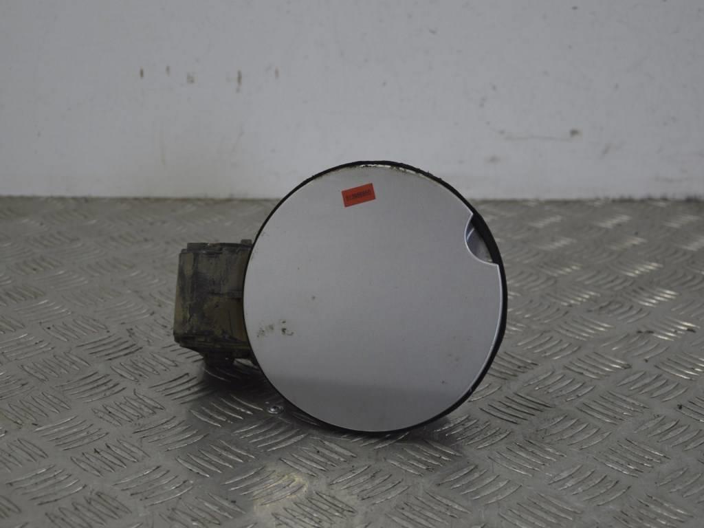 Лючок топливного бака