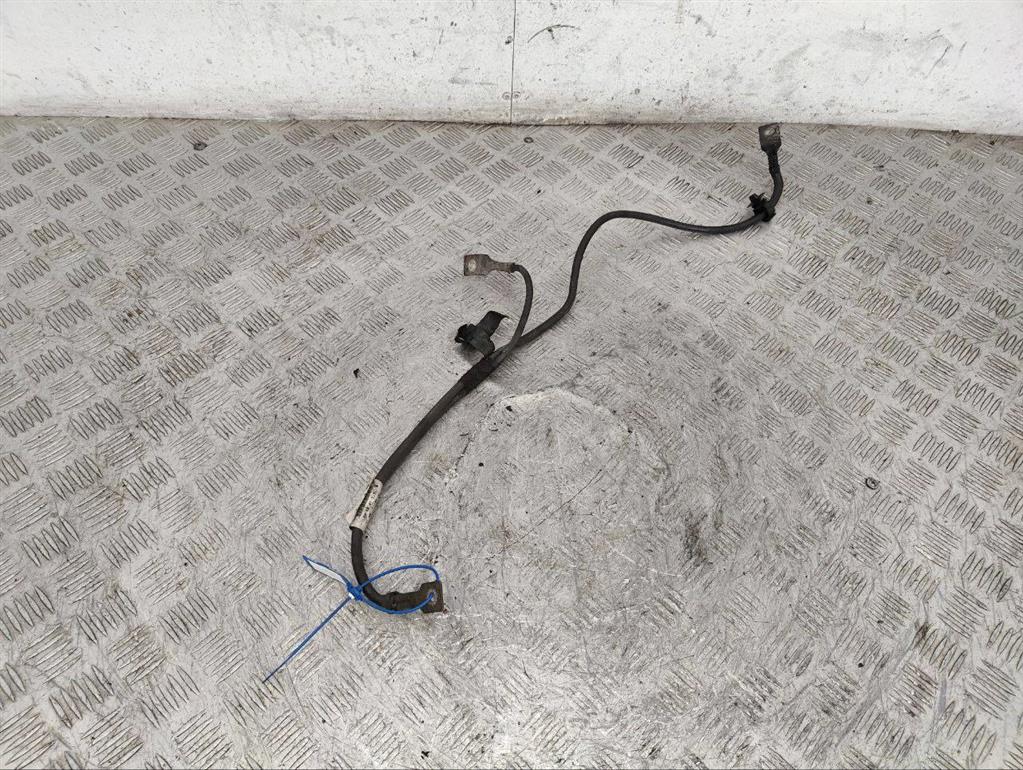 Минусовой провод аккумулятора