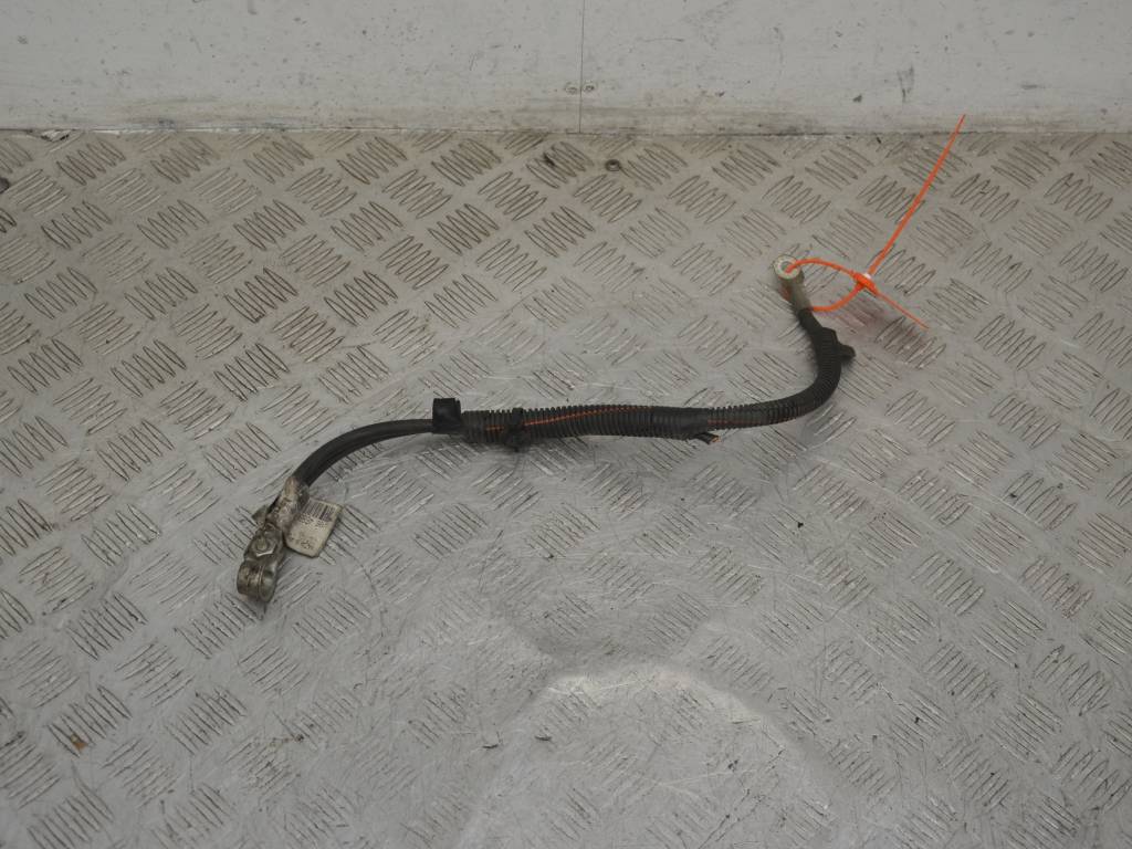 Минусовой провод аккумулятора