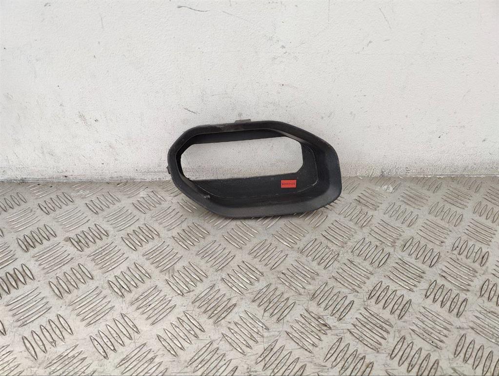 Молдинг бампера переднего