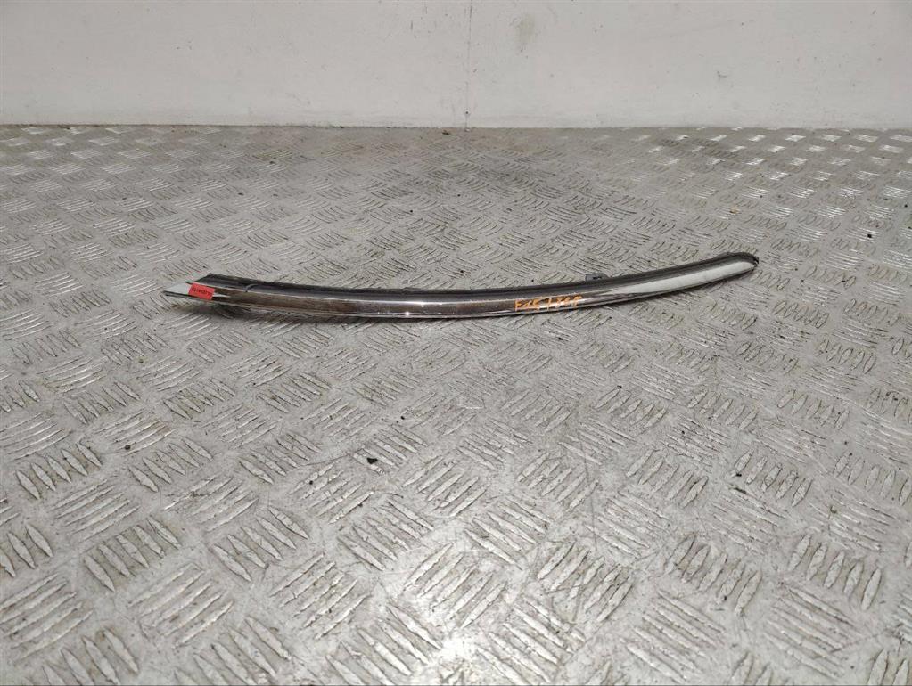 Молдинг бампера переднего