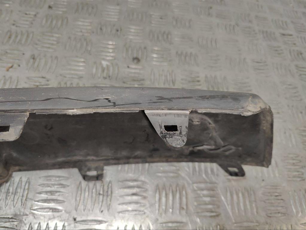 Молдинг бампера переднего