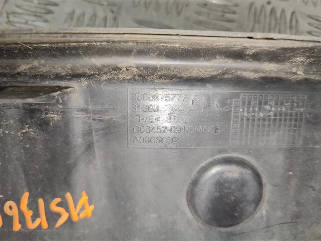 Молдинг бампера переднего