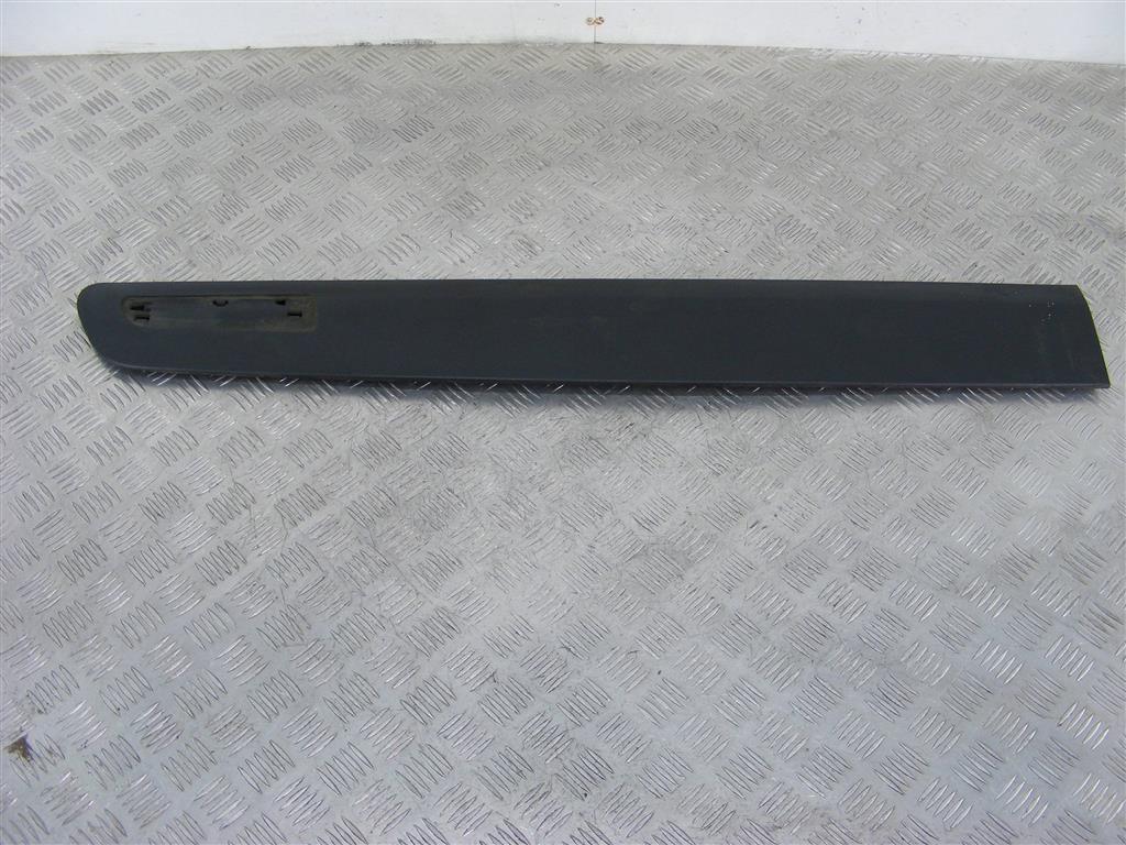 Молдинг двери передней левой