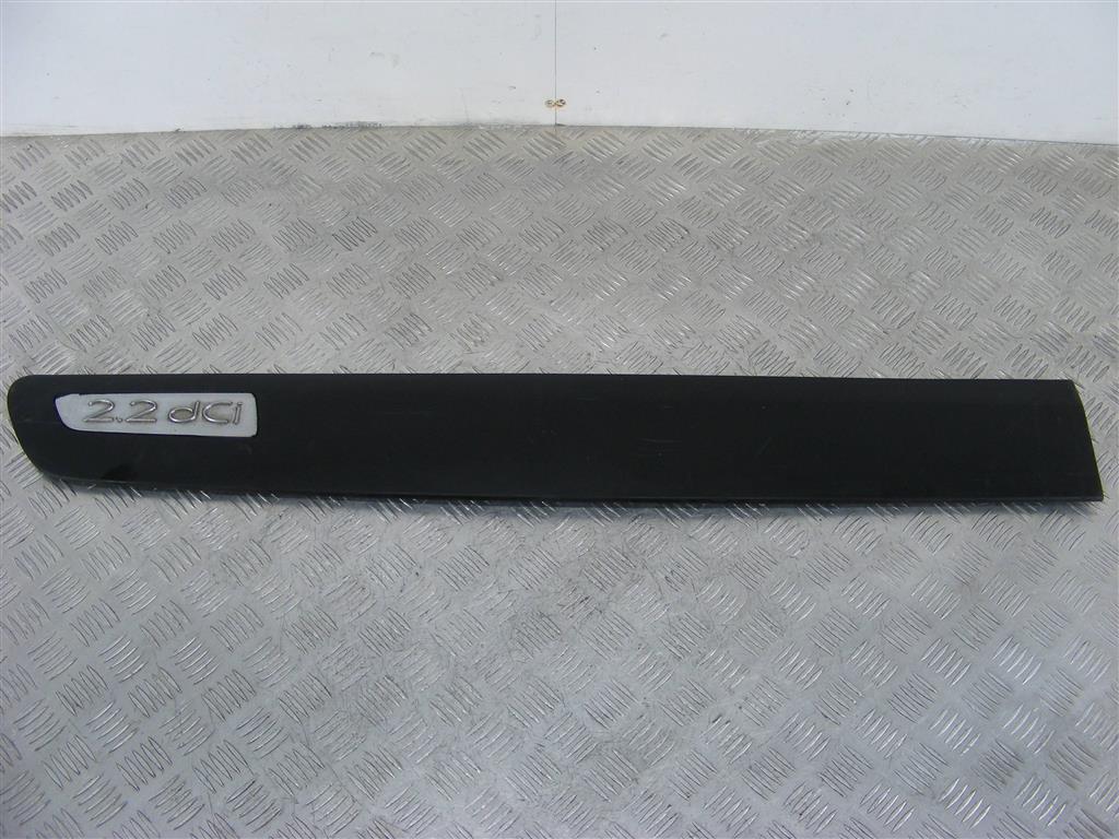 Молдинг двери передней левой