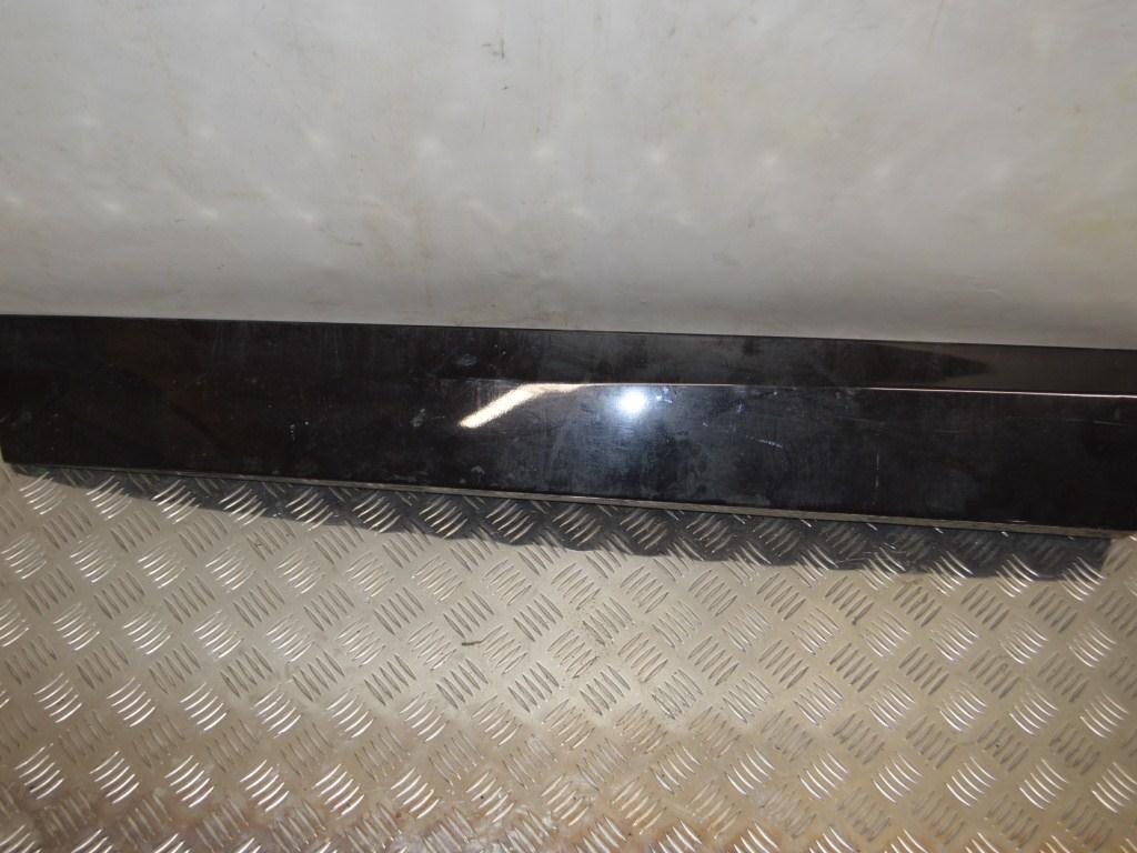 Молдинг двери передней левой