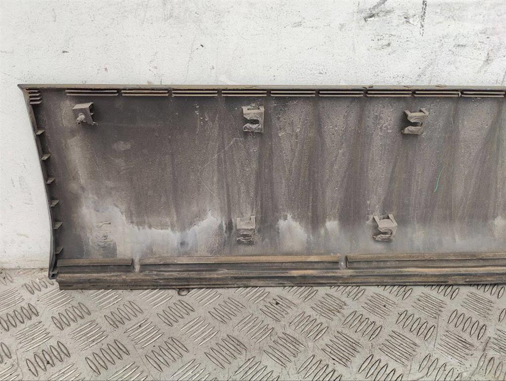 Молдинг двери передней левой