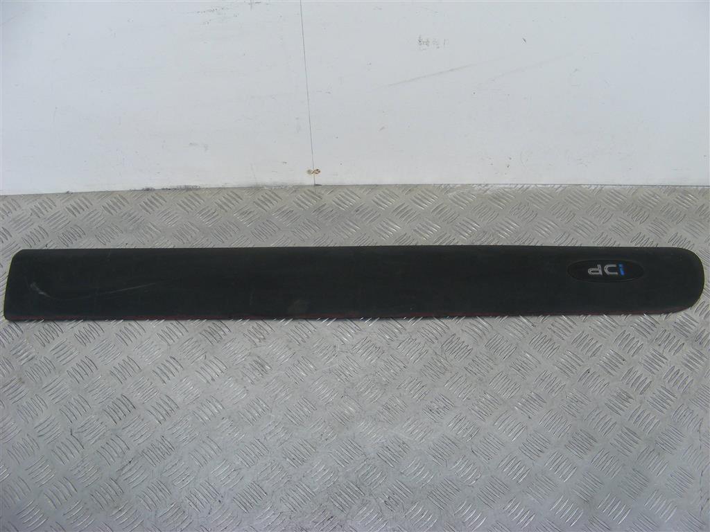 Молдинг двери передней правой