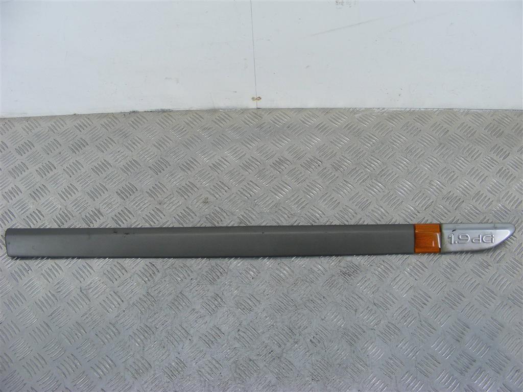 Молдинг двери передней правой Renault Laguna 2 (2001-2007) 8200036021