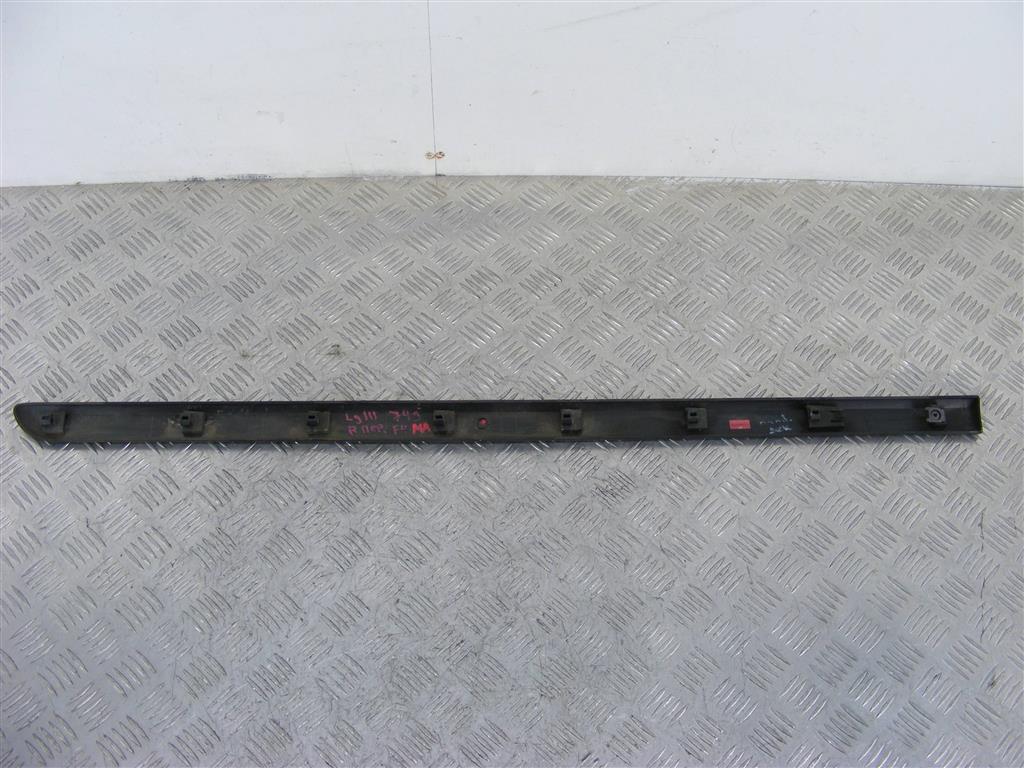 Молдинг двери передней правой