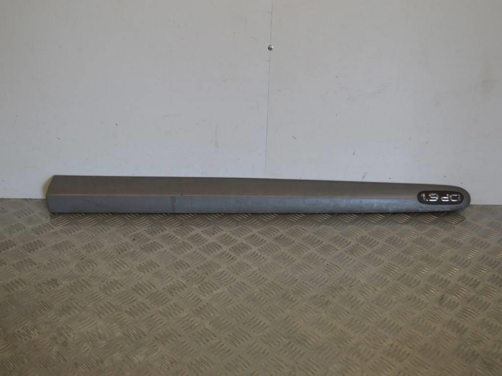 Молдинг двери передней правой