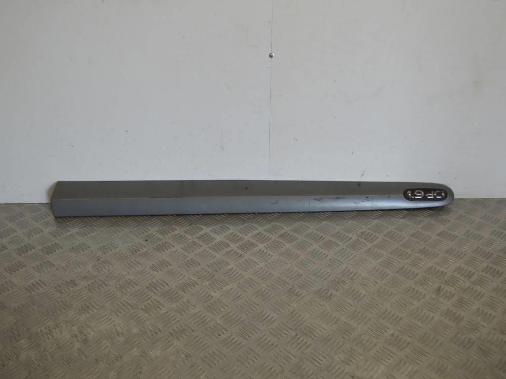 Молдинг двери передней правой