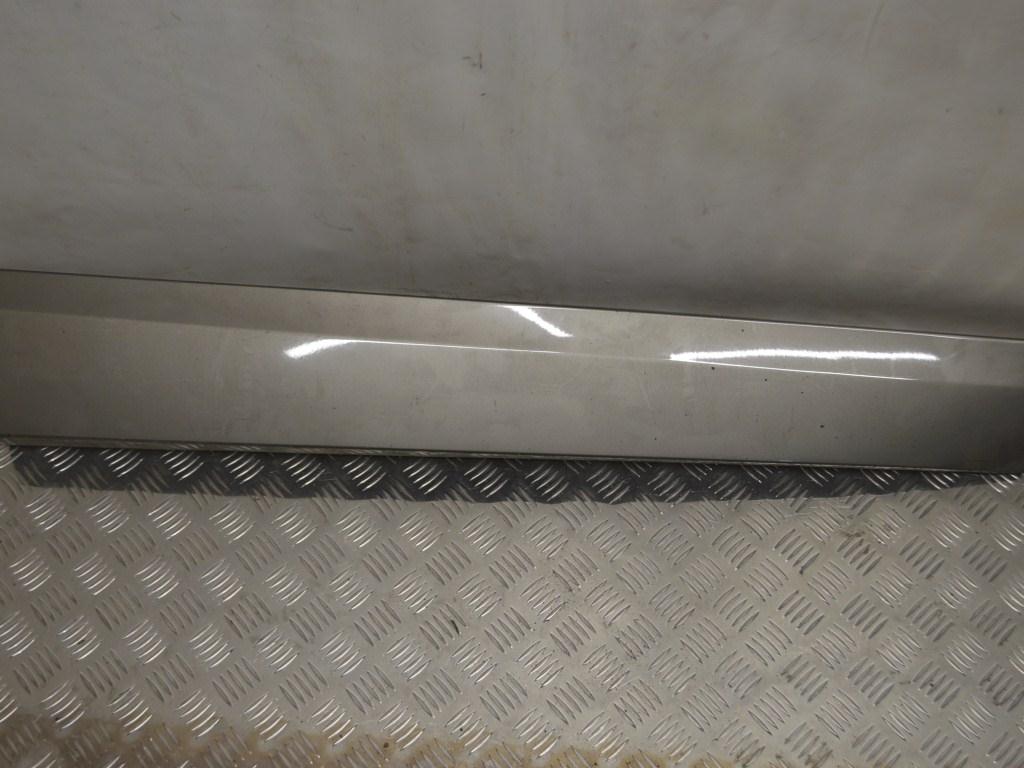 Молдинг двери передней правой