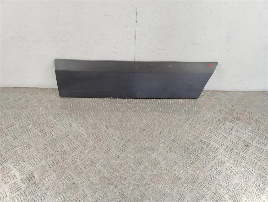 Молдинг двери передней правой