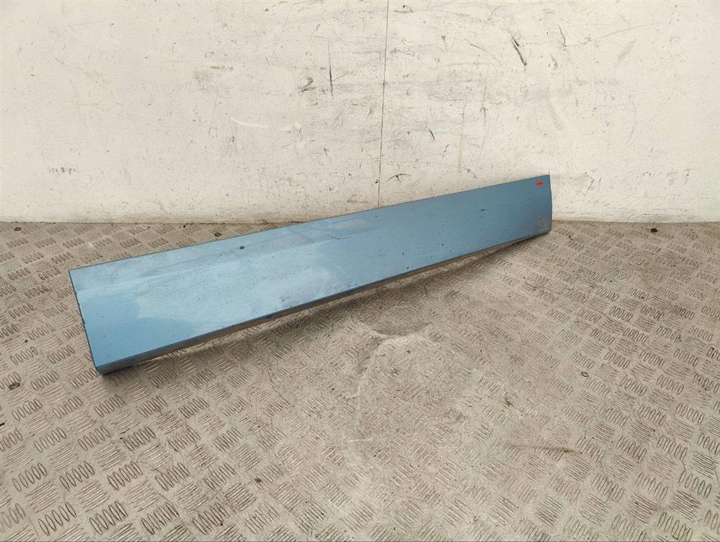 Молдинг двери передней правой