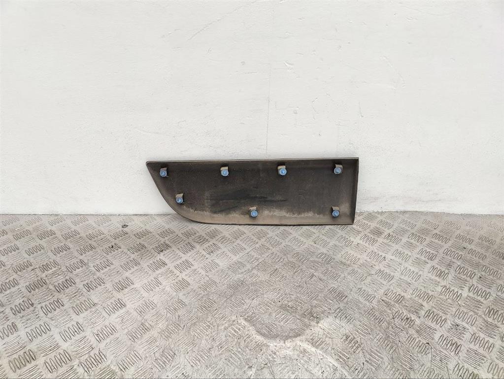 Молдинг двери передней правой