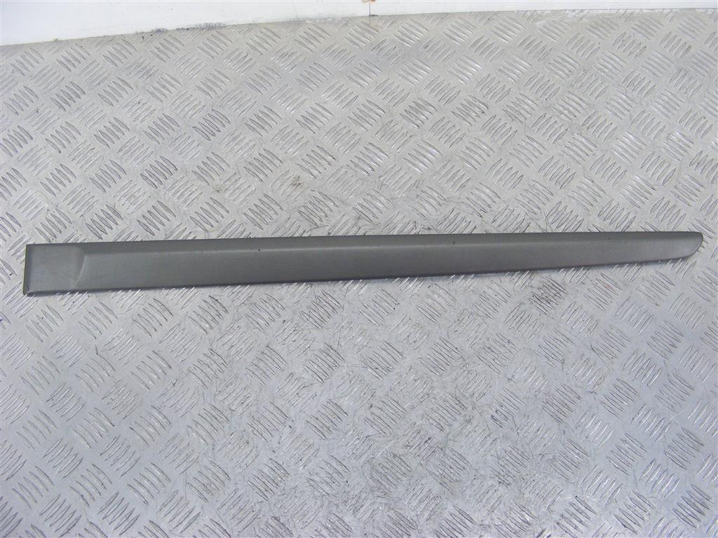 Молдинг двери задней левой