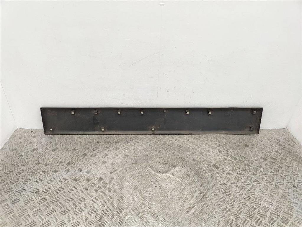 Молдинг двери задней левой