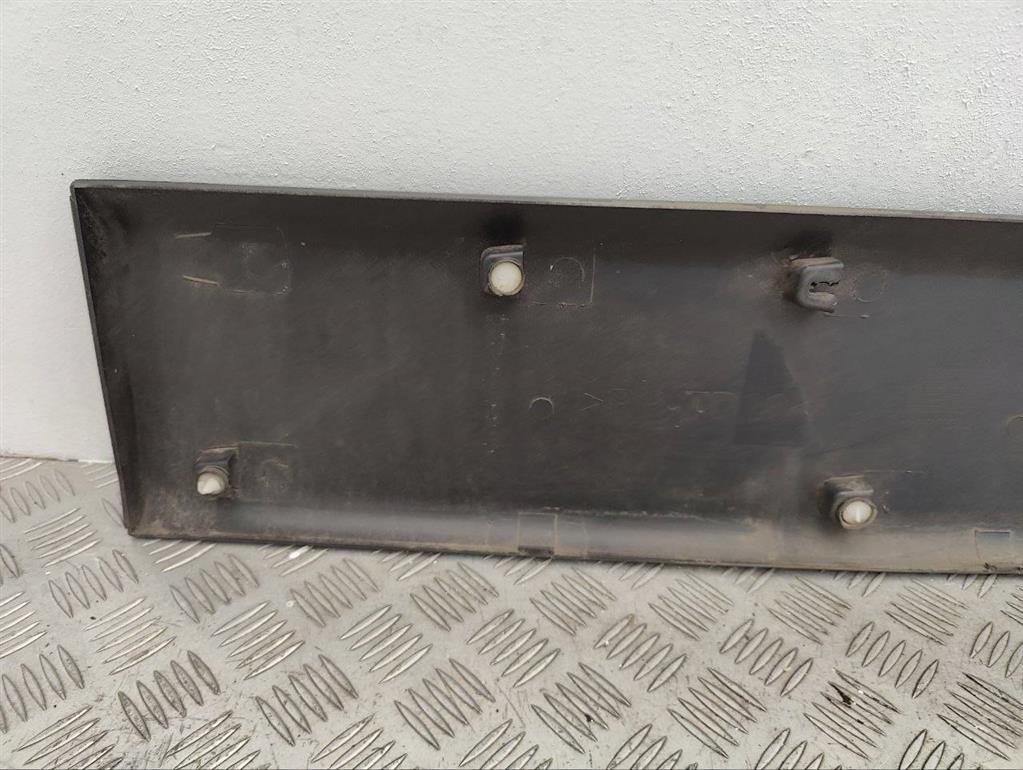 Молдинг двери задней левой